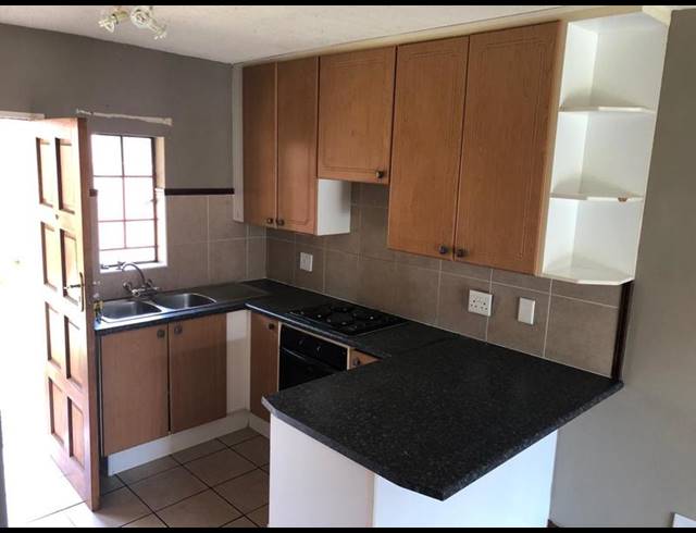 2 BEDROOM PROPERTY TO RENT IN MOOIKLOOF RIDGE ESTATE